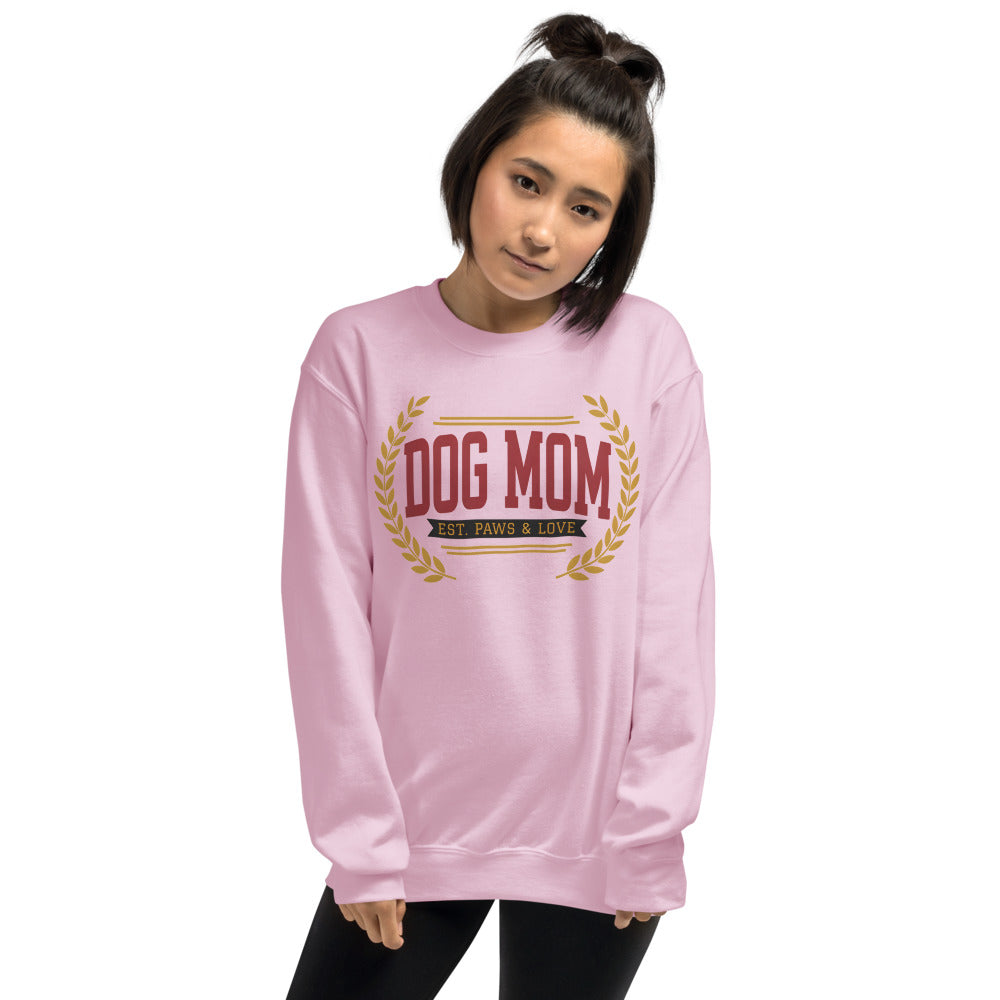 Dog Mom vintage varsity wordmark crewneck sweatshirt — Light Pink, on model