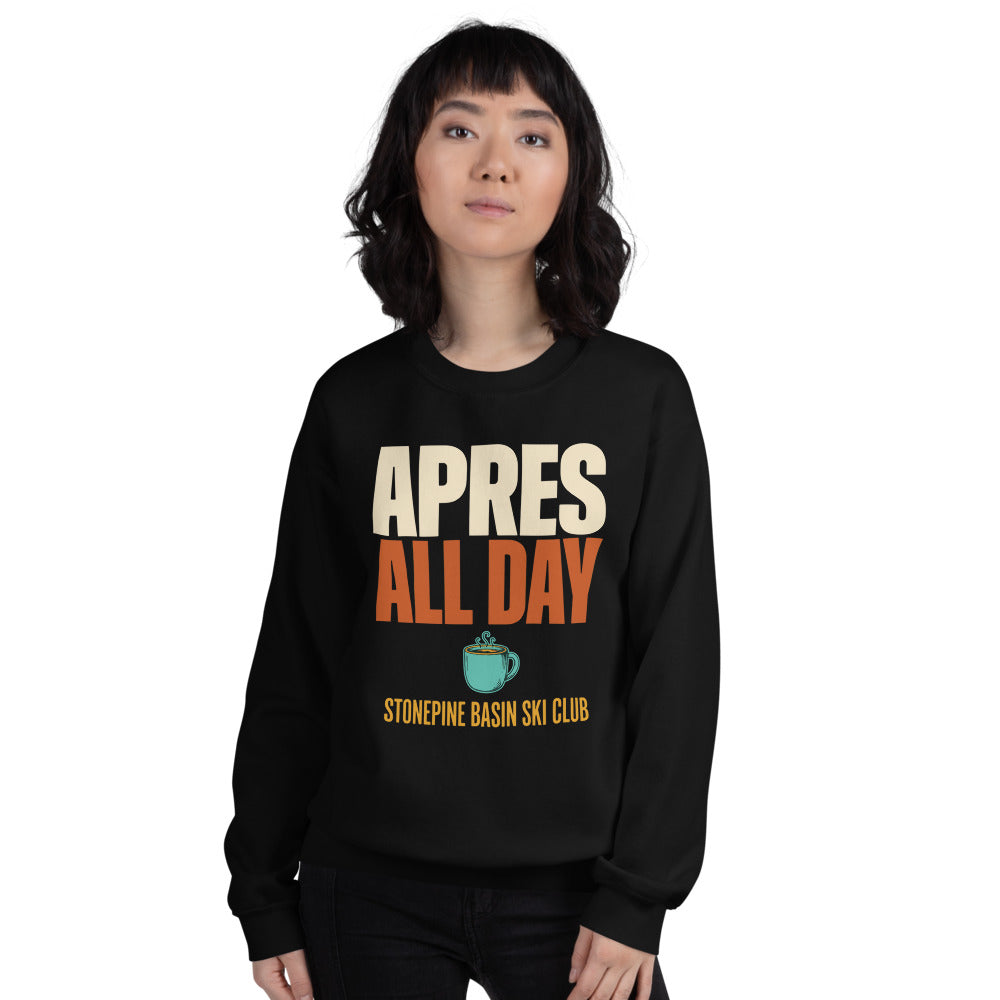 Après All Day Stonepine Basin Ski Club retro apres-ski crewneck sweatshirt — Black, on model