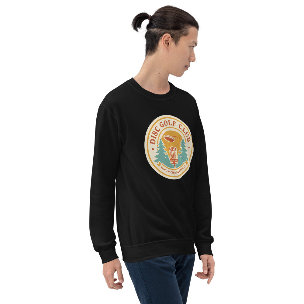 Disc Golf Club retro badge crewneck sweatshirt — Black, on model