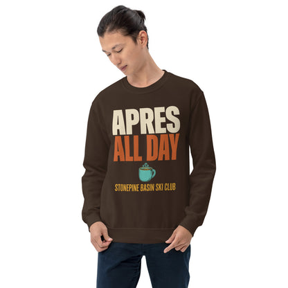 Après All Day Stonepine Basin Ski Club retro apres-ski crewneck sweatshirt — Dark Chocolate, on model
