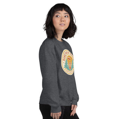 Disc Golf Club retro badge crewneck sweatshirt — Dark Heather, on model