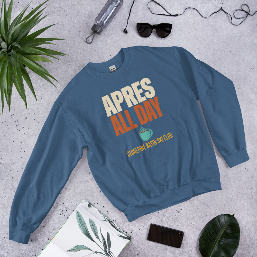 Après All Day Stonepine Basin Ski Club retro apres-ski crewneck sweatshirt — Indigo Blue, flat lay