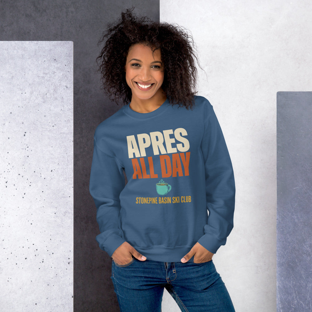 Après All Day Stonepine Basin Ski Club retro apres-ski crewneck sweatshirt — Indigo Blue, on model