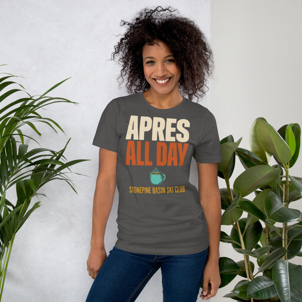 Après All Day Stonepine Basin Ski Club retro apres-ski t-shirt — Asphalt, on model