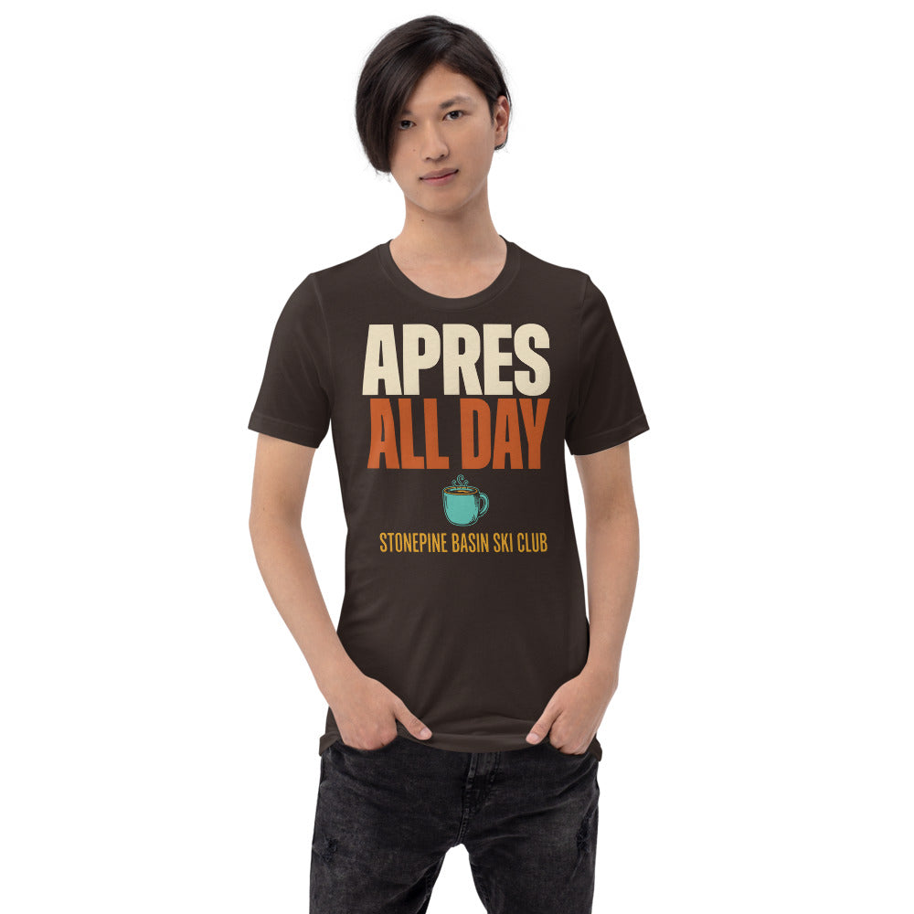 Après All Day Stonepine Basin Ski Club retro apres-ski t-shirt — Brown, on model