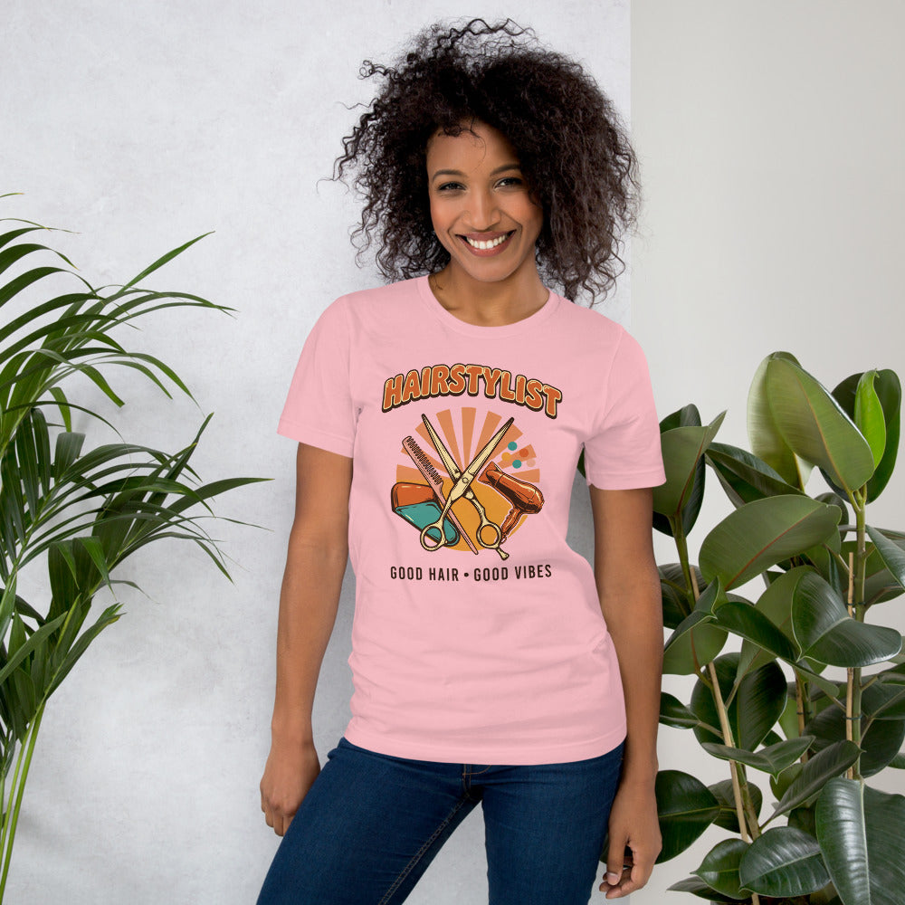 Retro Salon Hairstylist good hair good vibes tee — Pink, on model