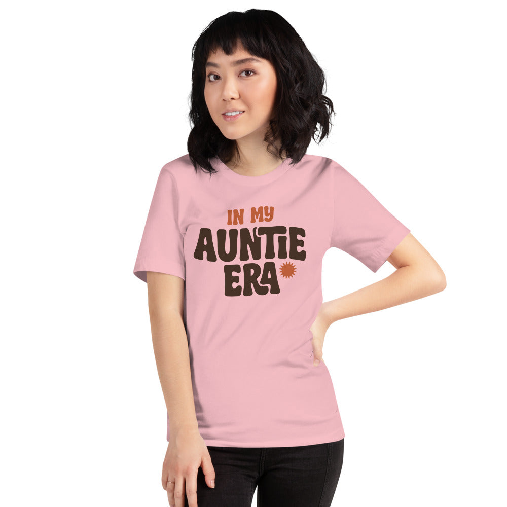 In My Auntie Era retro groovy aunt tee — Pink, on model